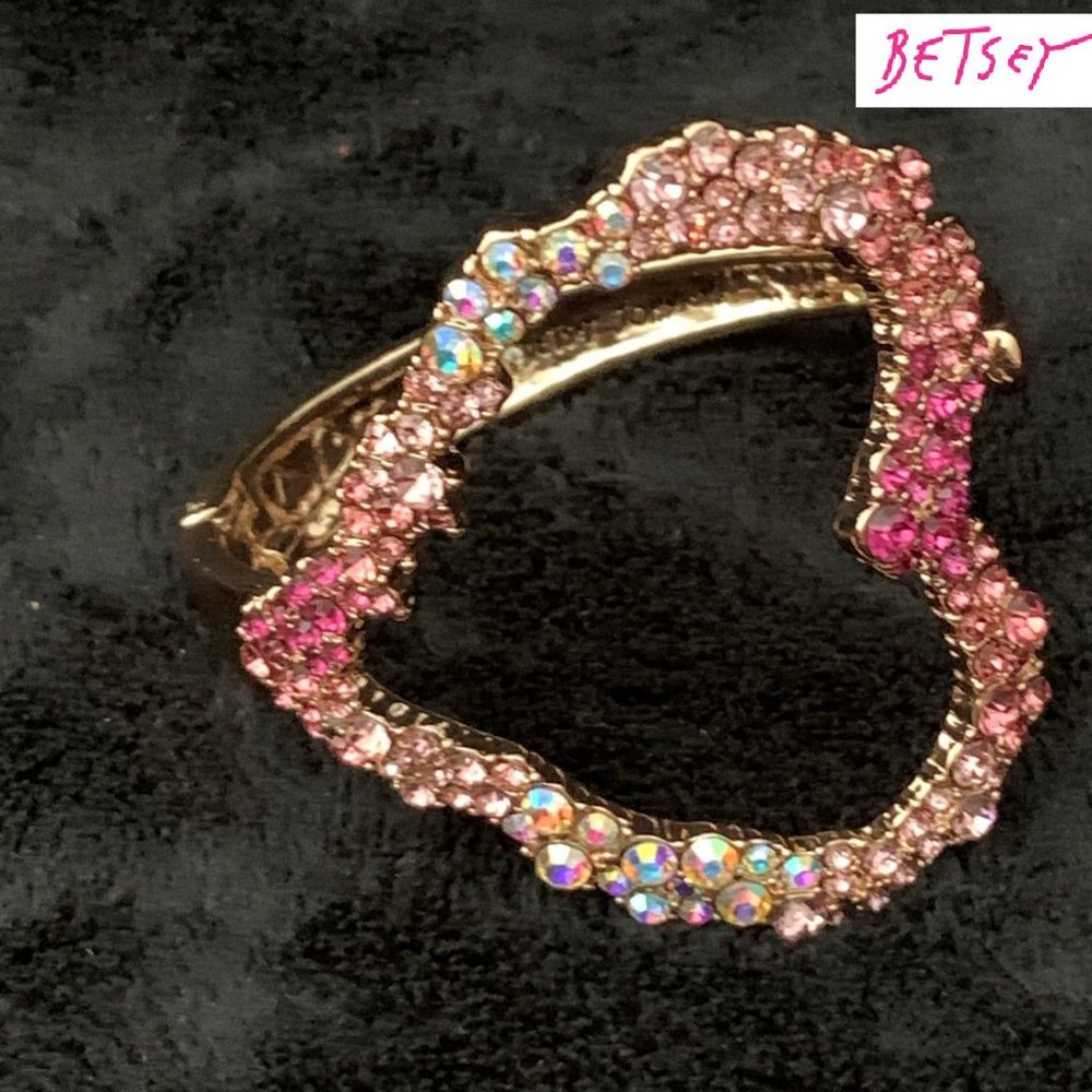 NWOT  --  Betsey Johnson Crystal Heart Hinged Bracelet